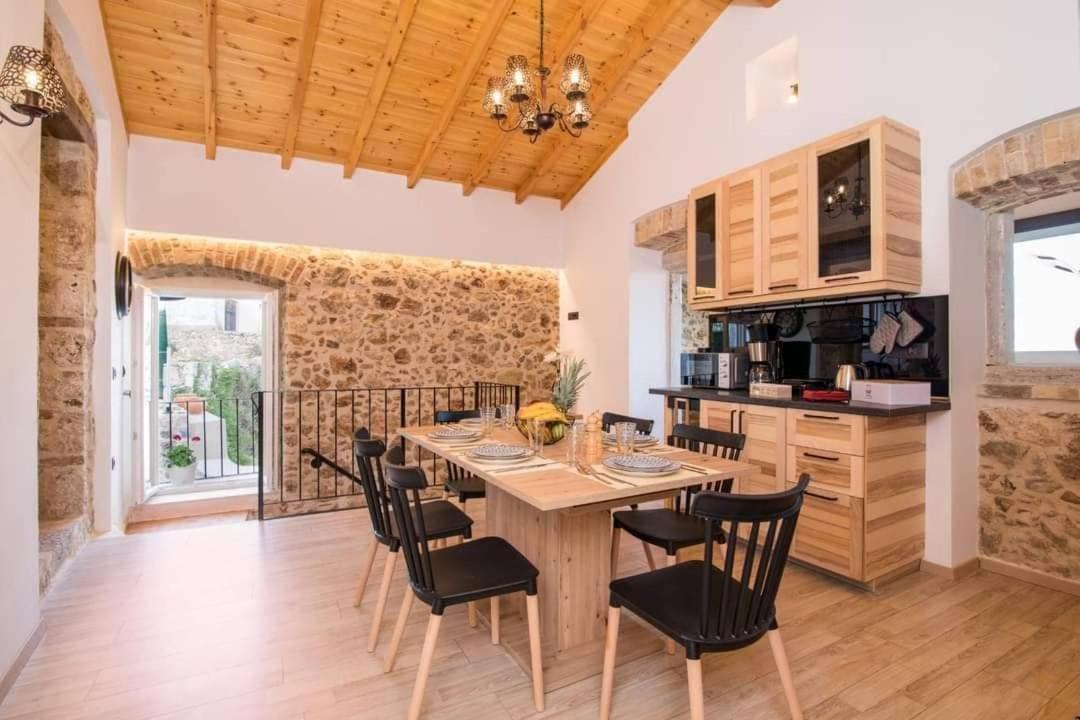 Nikolas Est 1773 Villa Áno Korakiána Esterno foto